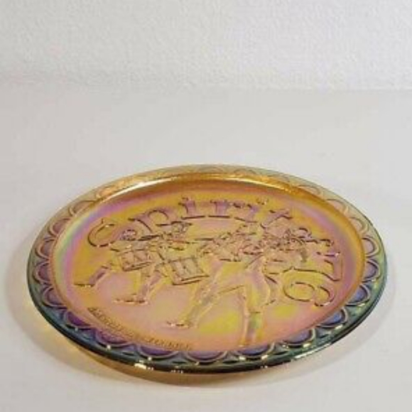 Marigold Carnival Glass Plate Spirit of '76 Patriotic Bicentennial 1776 - 1976 - Picture 3 of 4